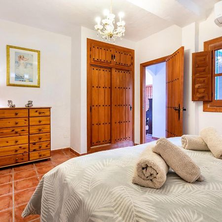 Pet Friendly Home In Iznate With Kitchen Málaga Eksteriør billede