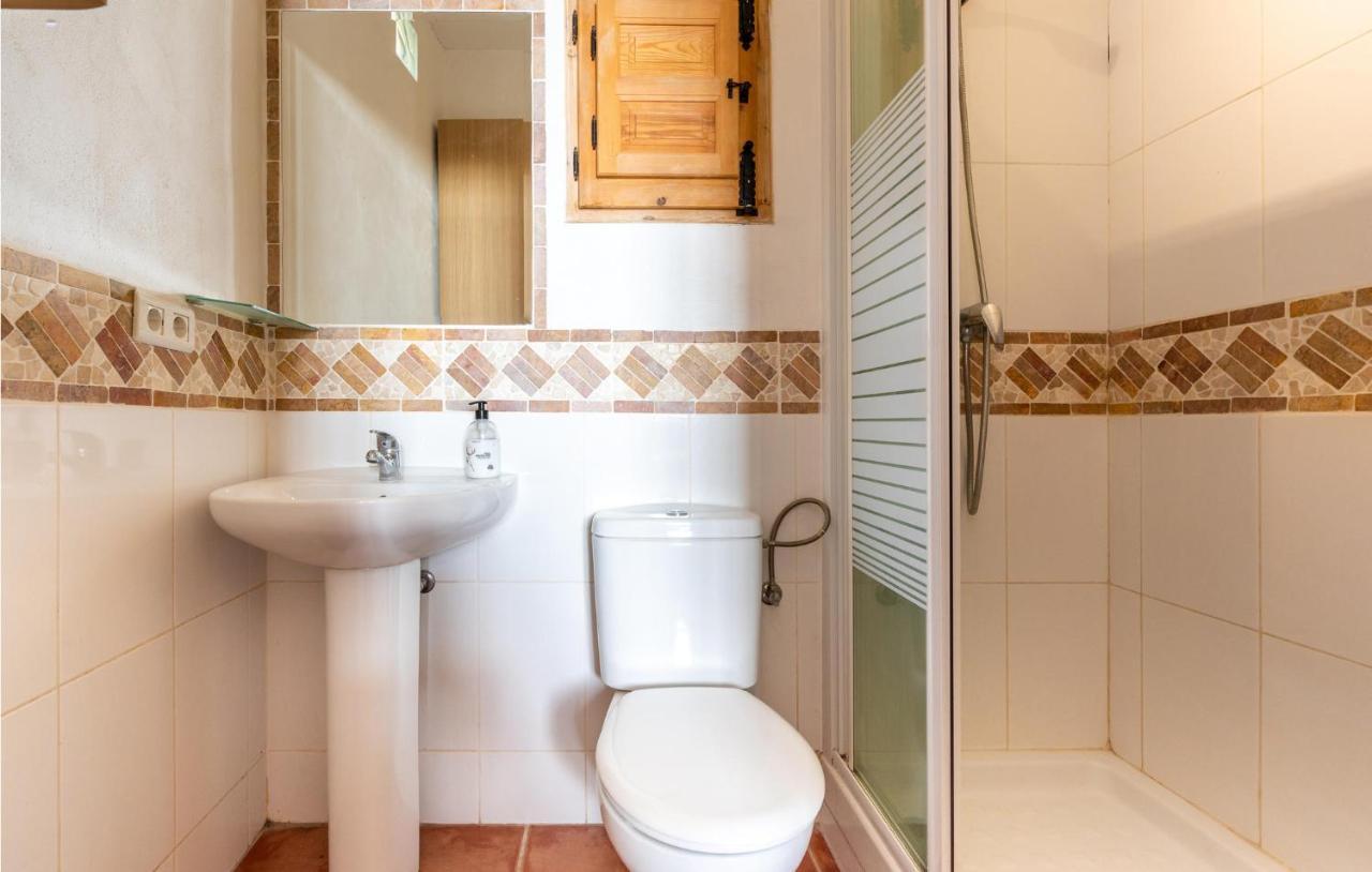 Pet Friendly Home In Iznate With Kitchen Málaga Eksteriør billede