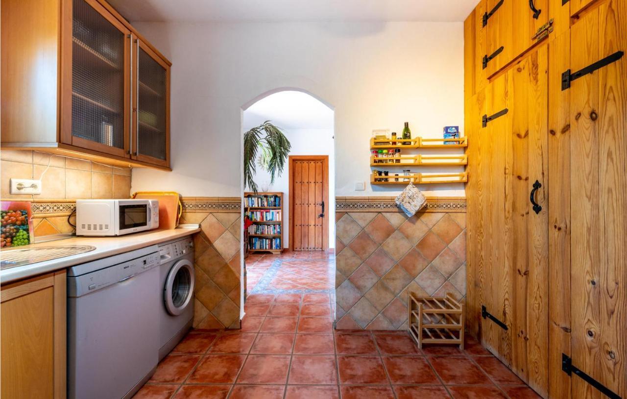 Pet Friendly Home In Iznate With Kitchen Málaga Eksteriør billede